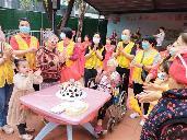 佛山平安人壽志愿者給長(zhǎng)者舉辦慶生會(huì)