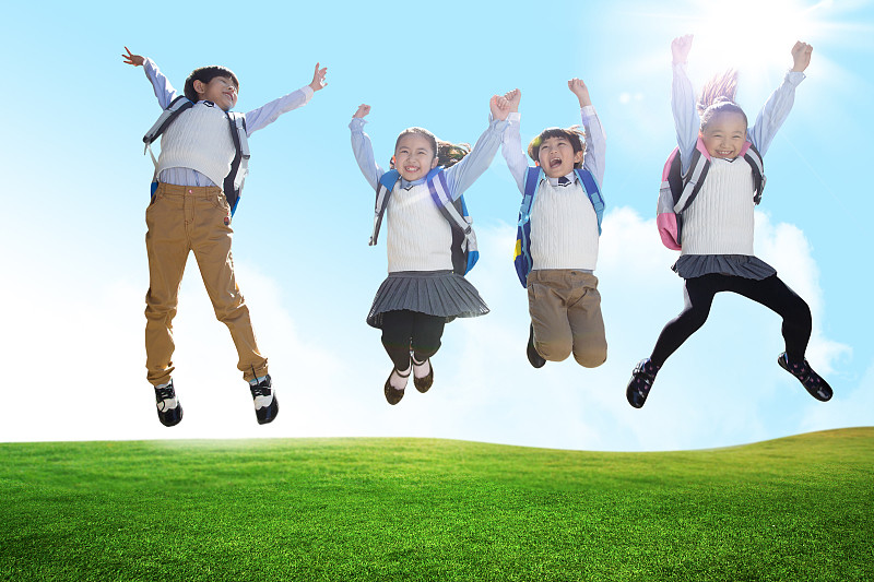 “雙減”開學(xué)首月，學(xué)生被迫在校趕作業(yè)：“還沒寫完，老師就把答案講了”