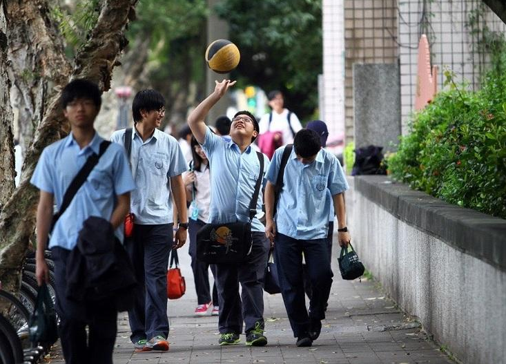 “周中班”遇到寒冬，10月1后或?qū)⒈蝗∠?，部分地區(qū)已下發(fā)通知