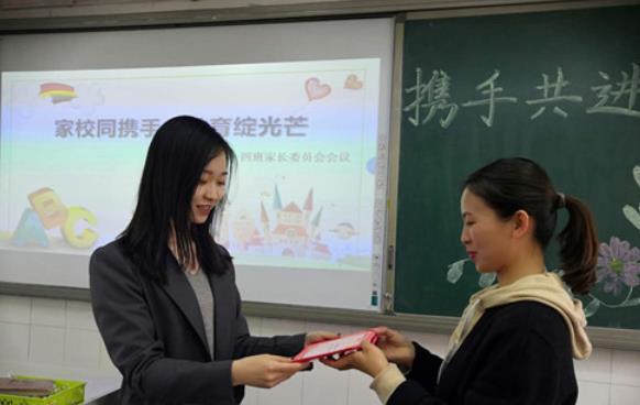 “家委會(huì)”是否應(yīng)該取消？多的家長(zhǎng)實(shí)名舉報(bào)，不能讓其肆意發(fā)展了