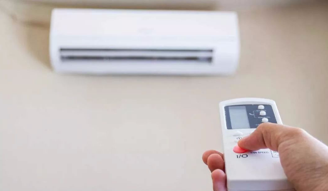 教室吹空調(diào)收取費(fèi)用，每人每天三元引發(fā)家長(zhǎng)爭(zhēng)議，教師直言素質(zhì)差