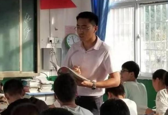江西70多名教師集體辭職，背后的原因骨感且現(xiàn)實(shí)，鐵飯碗不香了