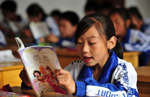 小學(xué)語(yǔ)文課本封面上“媽媽”變丑了？官方辟謠，與二胎變?nèi)o(wú)關(guān)