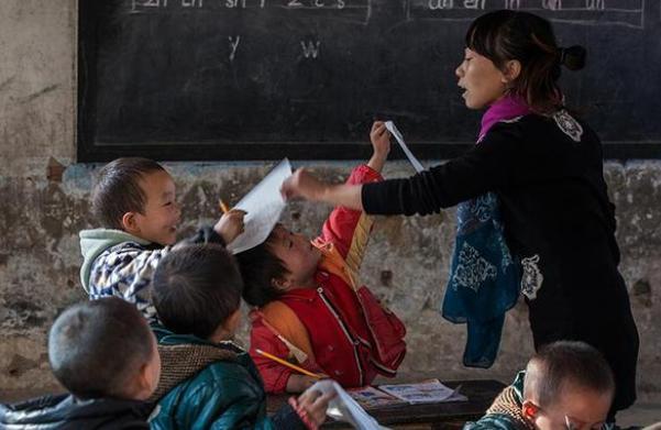 “求你放過孩子們吧！”山村教師苦苦哀求城里大學(xué)生別再來支教了