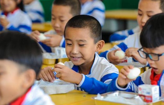 “睡眠令”落地，各地中小學(xué)調(diào)整到校時間，家長表示新問題出現(xiàn)