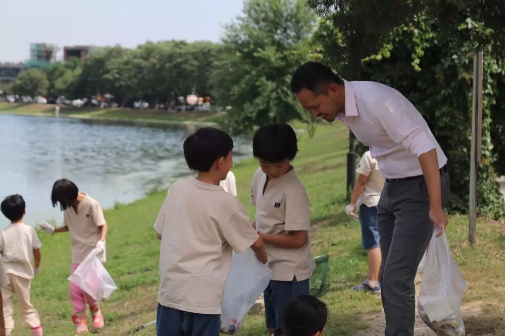 真敢想，竟有家長(zhǎng)要求老師負(fù)責(zé)送孩子回家，學(xué)校是“無(wú)限責(zé)任公司”？