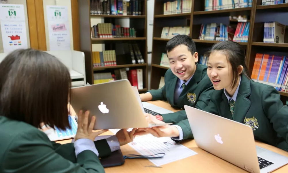 上海某?，F(xiàn)“天價(jià)校服”賬單，家長(zhǎng)直接簽不同意，網(wǎng)友：干得漂亮