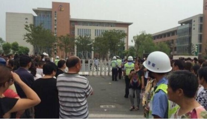 江蘇：3名女學(xué)生從5樓墜落，醫(yī)療專家連夜搶救上演“生死時(shí)速”