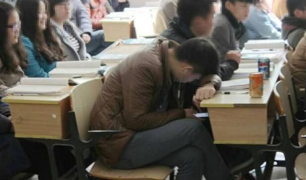 老師越來(lái)越不被尊重，頂撞老師、擾亂課堂紀(jì)律的，為什么越來(lái)越多