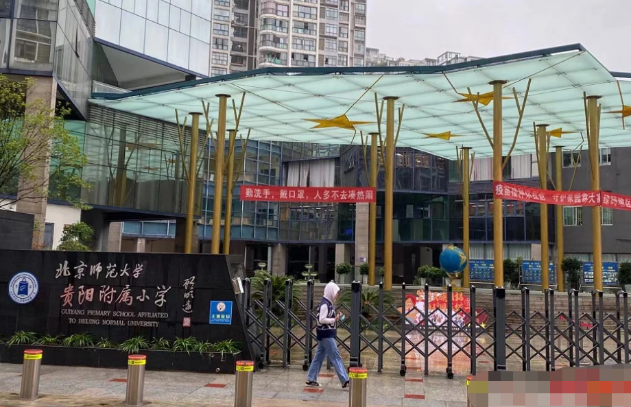 “頂流小學”37名家長，聯(lián)名要求7歲女孩退學，原因是什么？