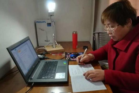 一線優(yōu)秀教師突然離職，看到他的辭職信后，引發(fā)人們的思考