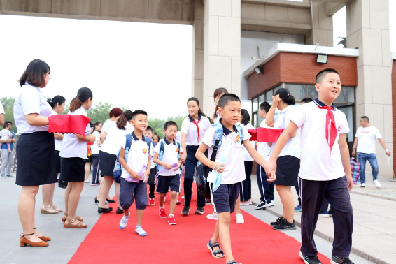 小學(xué)的“入學(xué)年齡”有變化？教育部傳出消息，令家長(zhǎng)難以接受