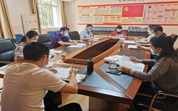 梁校長(zhǎng)做重要指示