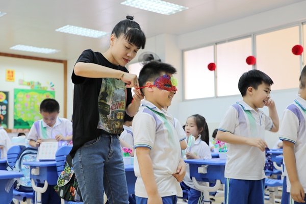 17圖十七:盲人摸鼻游戲 1.jpg