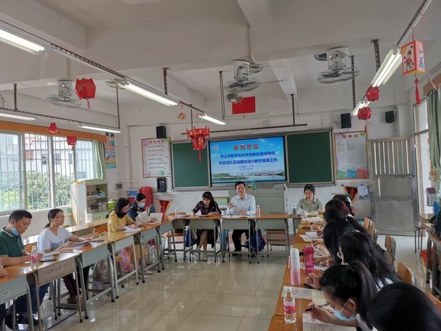 調(diào)整大小 3.30 辛鍵老師在評(píng)課.JPG