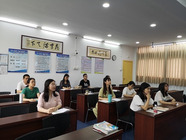 已調(diào)大小 老師們認(rèn)真聆聽.JPG