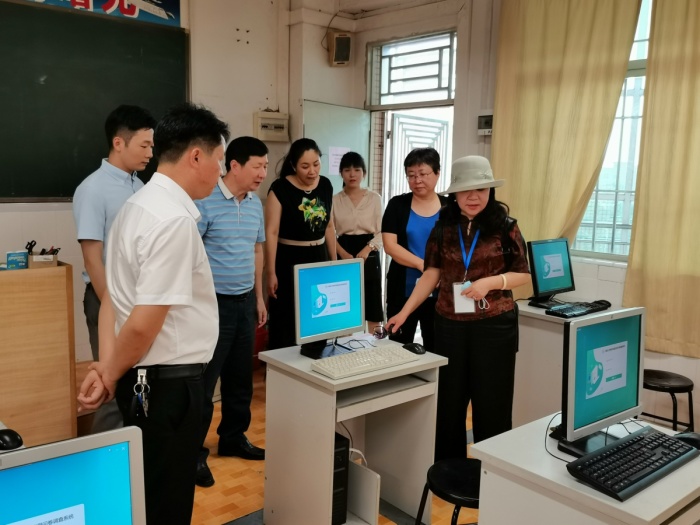 視導(dǎo)組檢查網(wǎng)絡(luò)問卷填答室設(shè)置及設(shè)備和軟件安裝情況.jpg