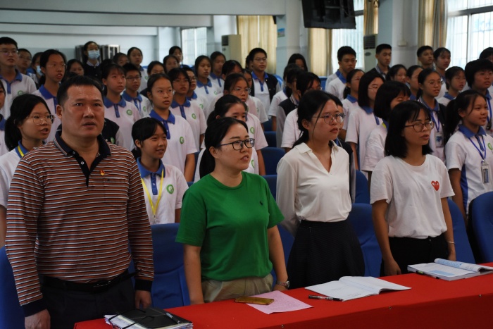 三角中學(xué)視力健康管理隊(duì)伍集中履職儀式照片 (4).JPG