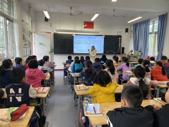 復(fù)習(xí)中賽課，賽課中復(fù)習(xí)，展示中碰撞，碰撞中提升