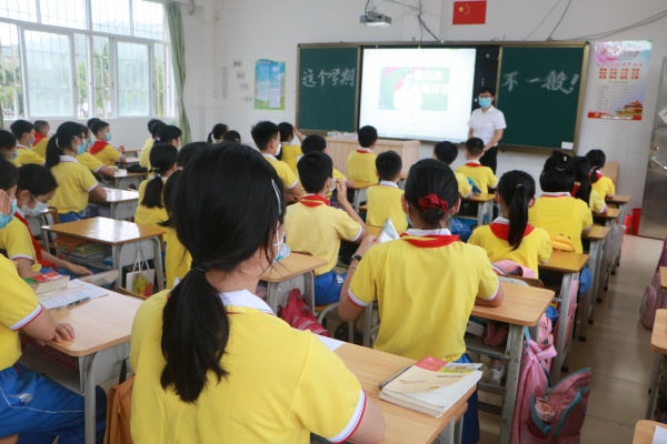 少年歸來，英雄開講