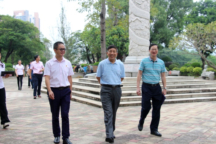 學校調研促發(fā)展 領導關懷暖人心