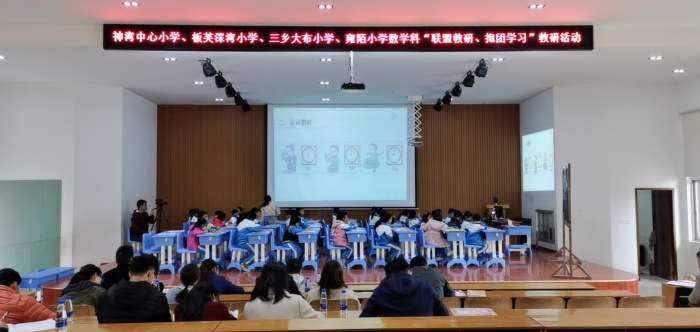 陽光雍?。骸奥?lián)盟教研、抱團學習”教研活動