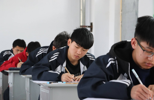 高考中，為什么要提前5分鐘發(fā)試卷？其中的深意你知道嗎