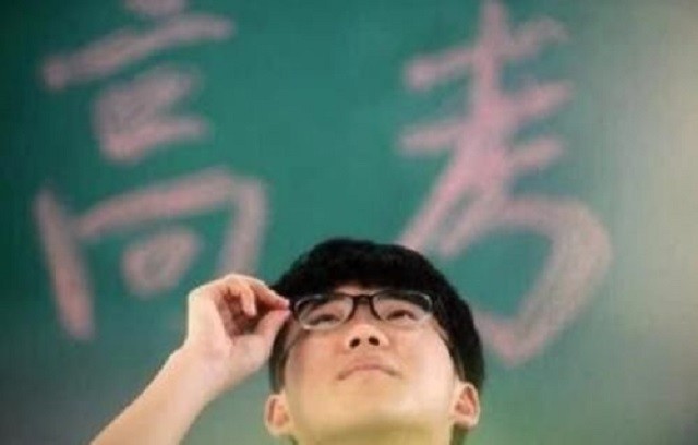 少年盜走高考試卷，國家立即更換超難備用卷，入獄的他仍考了一本