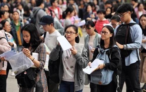 考生621分進(jìn)入211大學(xué)，收到錄取通知卻高興不起來，無奈選擇復(fù)讀