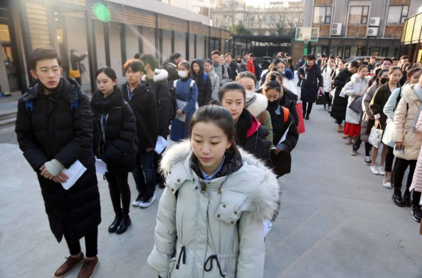 網(wǎng)友為藝考生打抱不平：藝考生不是走捷徑，背后的辛苦無(wú)人知曉