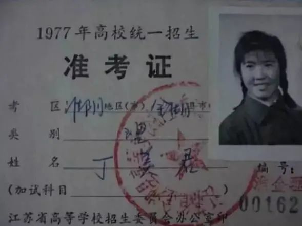 44年前高考試卷被曝出，高中生看后笑出聲，大學(xué)生調(diào)侃：生不逢時(shí)