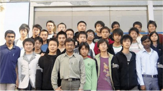 她高考落榜，復讀385分讀專科，還沒畢業(yè)卻已經(jīng)被3家跨國公司爭搶