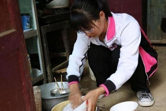 “學(xué)霸”高考只考了47分，爺爺含淚求復(fù)查，分?jǐn)?shù)出來后全家沉默