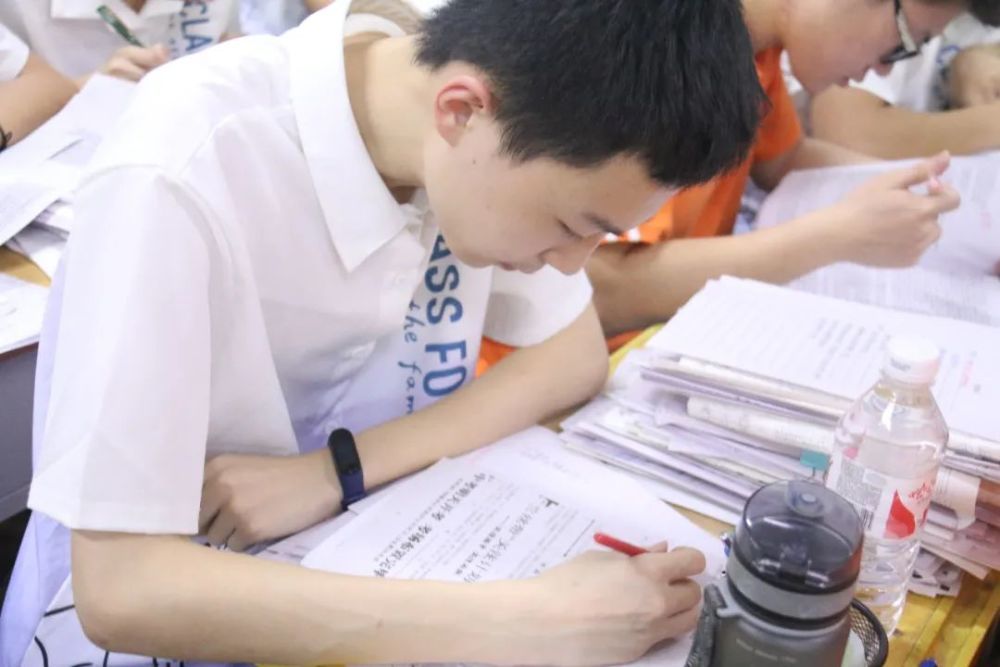 2022高考難度或創(chuàng)“新高”？部分考生恐無(wú)緣本科，逆襲幾率并不高