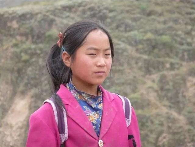 孫女高考成績(jī)47分，爺爺含淚求復(fù)查成績(jī)，成績(jī)公開(kāi)后讓人難受不已