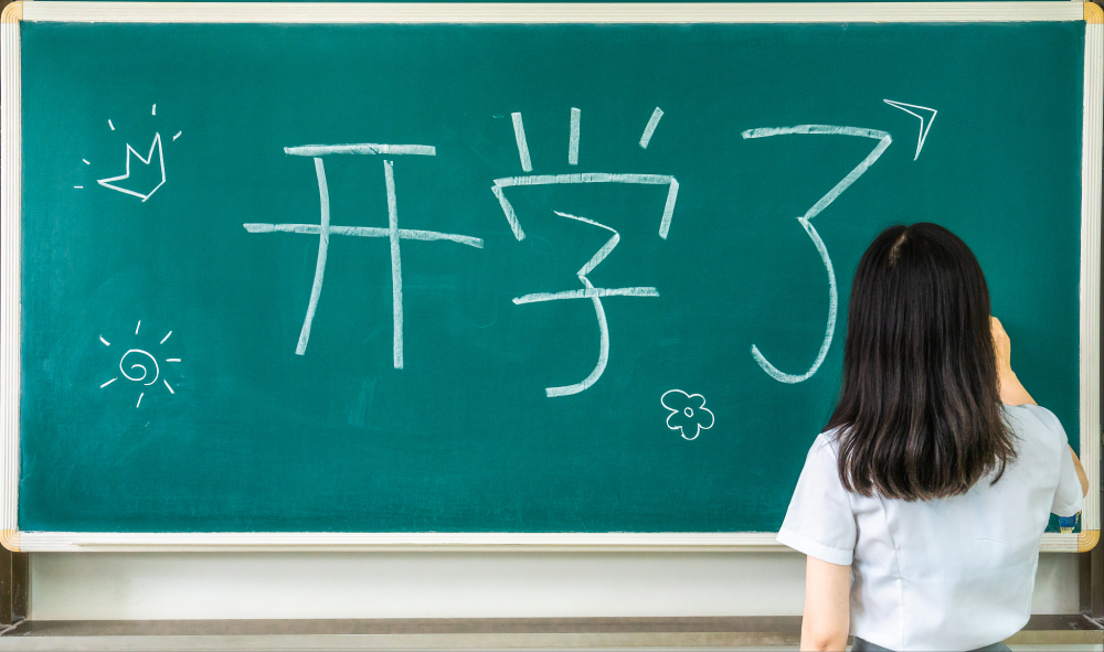 大一新生偷拍女學(xué)生被抓，湖北工大將其勸退，網(wǎng)友：心疼他父母