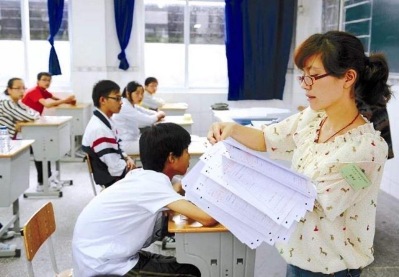 高考結(jié)束后，監(jiān)考老師為何要收草稿紙？事關(guān)學(xué)生成績(jī)不能馬虎