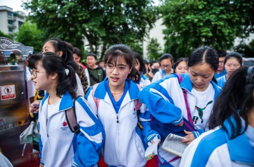 云南694分考生因一時疏忽被退檔，家長后悔莫及，學生要引以為戒