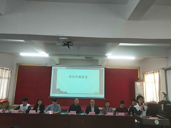 學(xué)生代表講話2.jpg