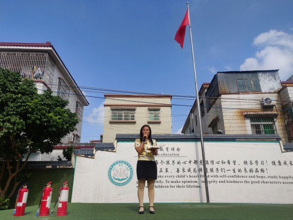 郭校長(zhǎng)對(duì)活動(dòng)做總結(jié)