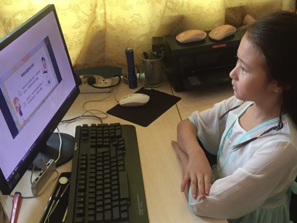 401 預(yù)防電信網(wǎng)絡(luò)詐騙主題班會 學(xué)生照片2.JPG