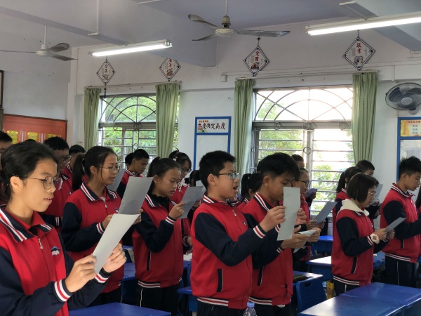 學(xué)生晨讀2.jpg