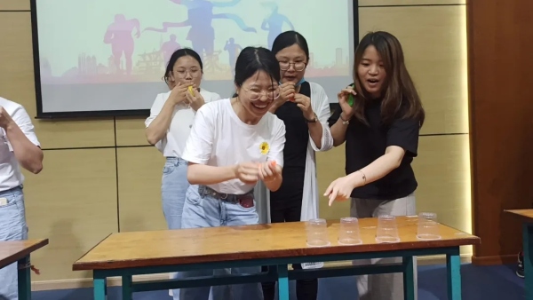 教師趣味運(yùn)動(dòng)會(huì)