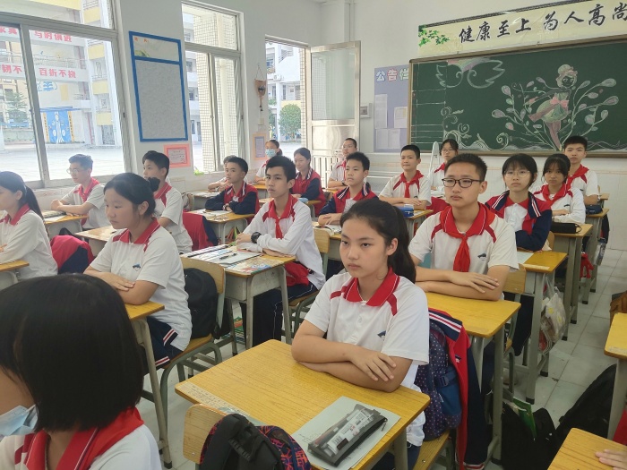 初二班級(jí)照片 (1).jpg