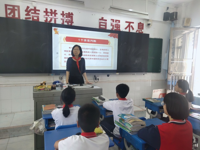 初二班級(jí)照片 (10).jpg