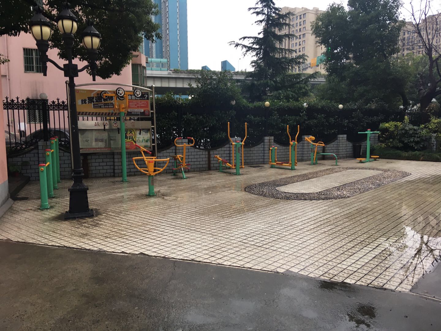 康惠苑小區(qū)市民健身點(diǎn)