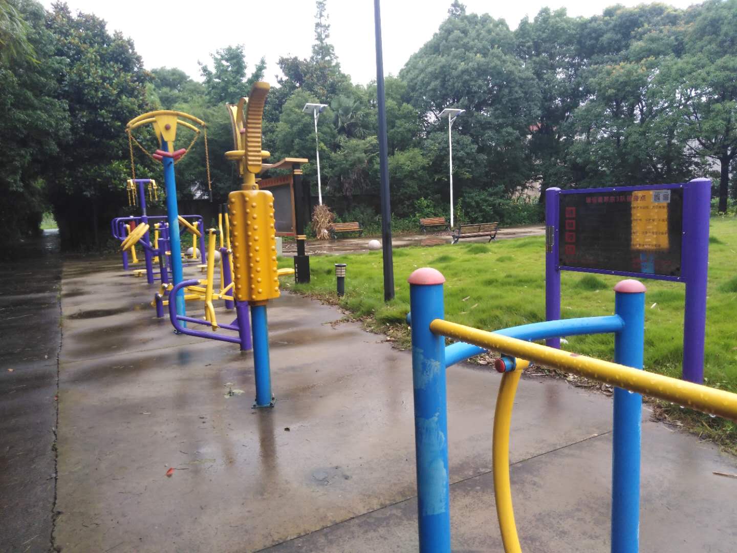 建設(shè)鎮(zhèn)界東村3隊健身點