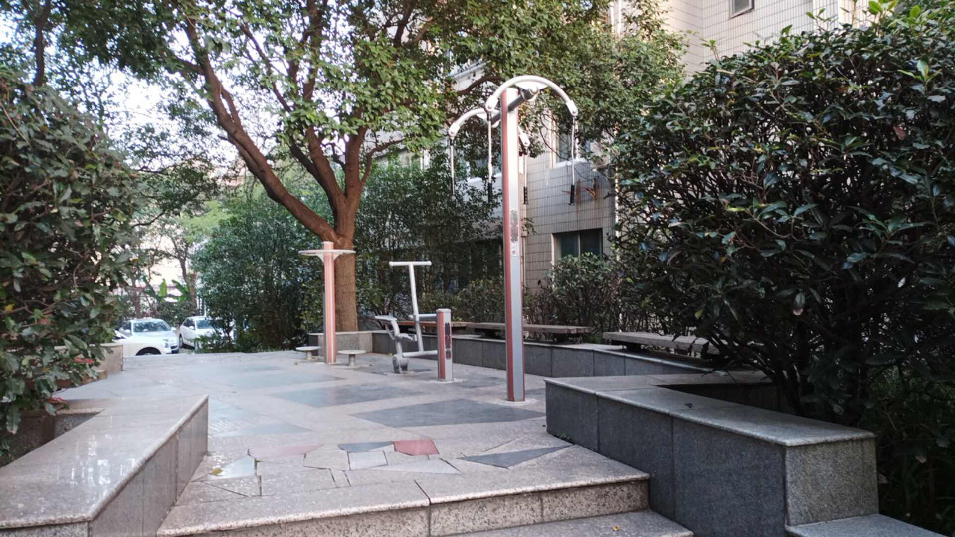 甘泉街道志丹（西部大樓）健身苑點