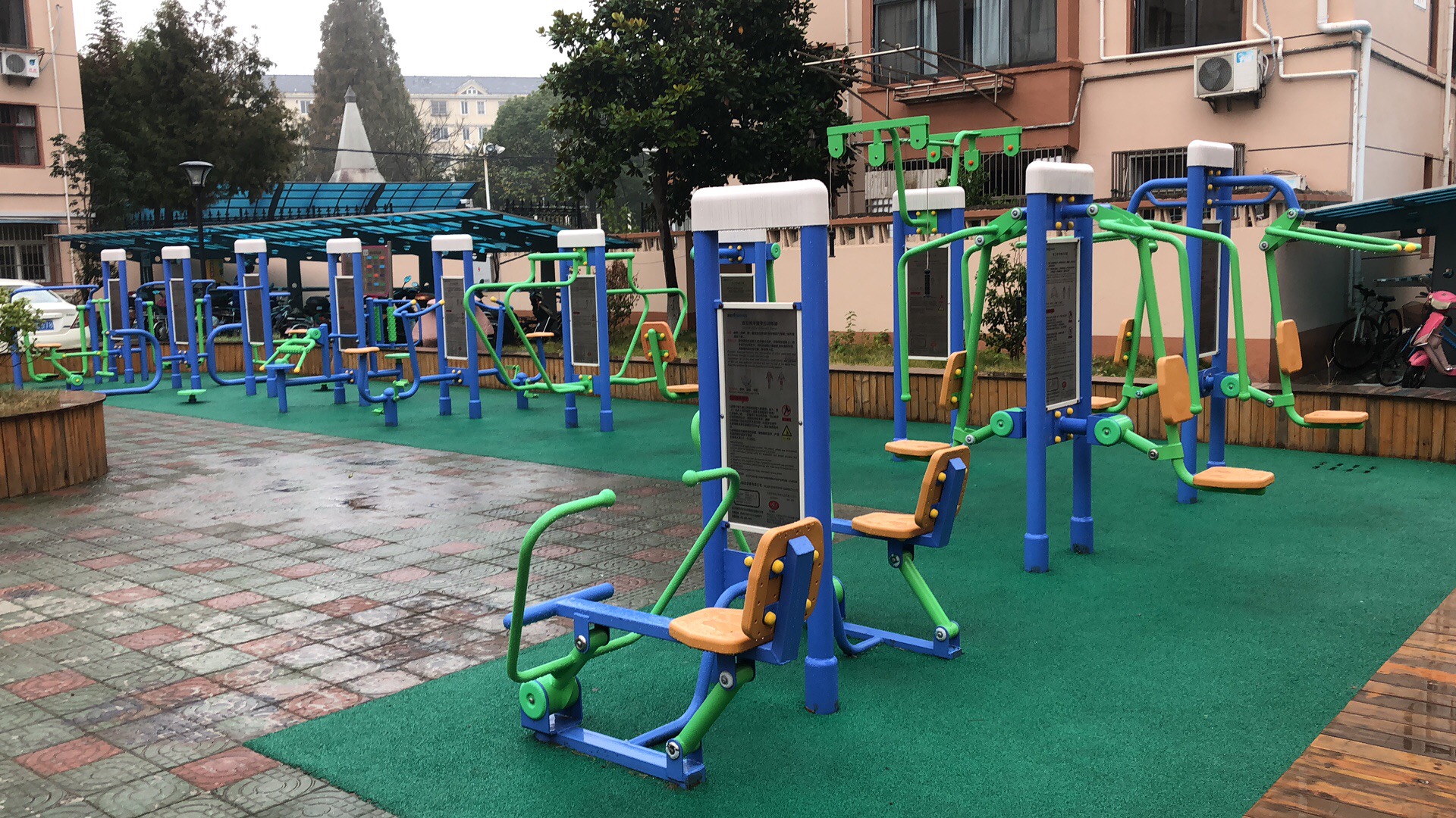 城北社區(qū)城北新村16號樓健身點(diǎn)