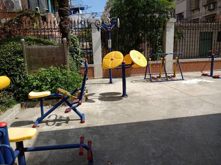 沁園湖籃球場(chǎng)